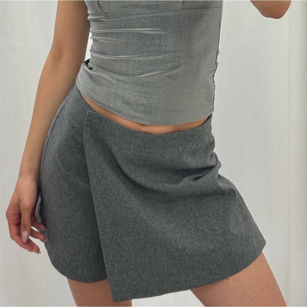 90s office core grey skort